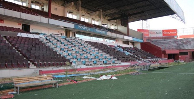 Trabzonspor’un eski stadı Avni Aker yıkılıyor