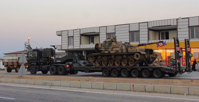 Sınıra tank sevkiyatı