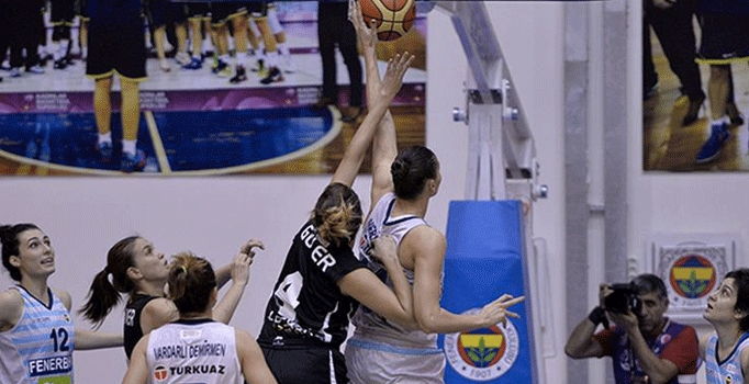 Beşiktaş Fenerbahçe'yi potada da devirdi