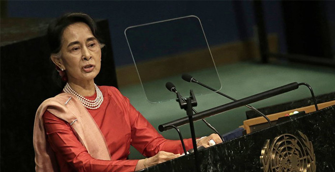 Myanmar lideri Suu Çii Arakan katliamlarıyla ilgili ilk kez konuştu