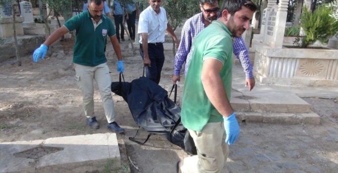 Mezarlıkta başından vurulmuş erkek cesedi