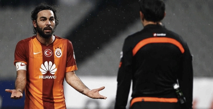 Galatasaray'da kaptan Selçuk İnan verilen cezaya tepki gösterdi