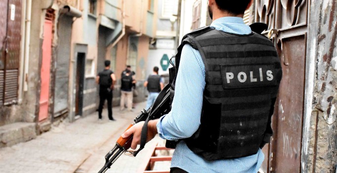 İstanbul’da kaçak içki ve tütün operasyonu