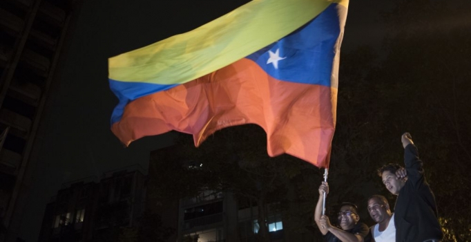 Venezuela'da seçimleri muhalifler kazandı