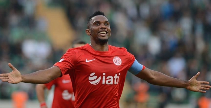 Samuel Eto'o kariyer rekoruna koşuyor
