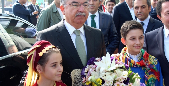 Bakan Yılmaz: Başka ülkeler eğitimde değişiklik yapınca normal karşılanıyor