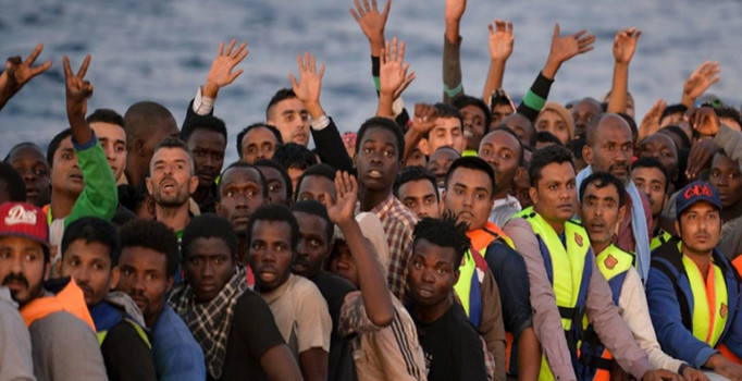 Son dakika! Akdeniz'de göçmen gemisi battı: 100'den fazla kayıp