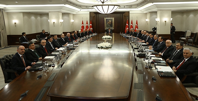 Yeni hükümette kritik koltuklar değişmedi