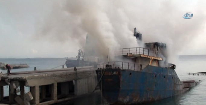 İstanbul Kartal'da icralık gemide yangın çıktı | Son dakika haberleri