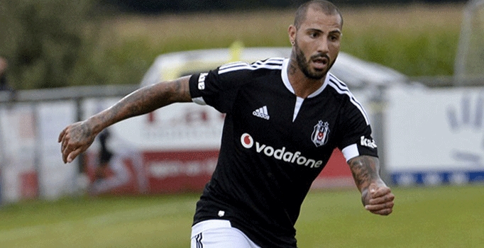 Querasma Higuita'nın "Akrep kurtarışı" hareketini yaptı