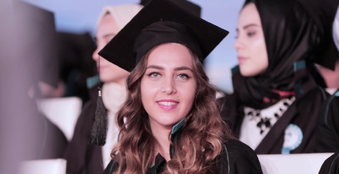 Şehir Ünevirsetesi'nden öldürülen Suriyeli gazeteci ve annesi için taziye