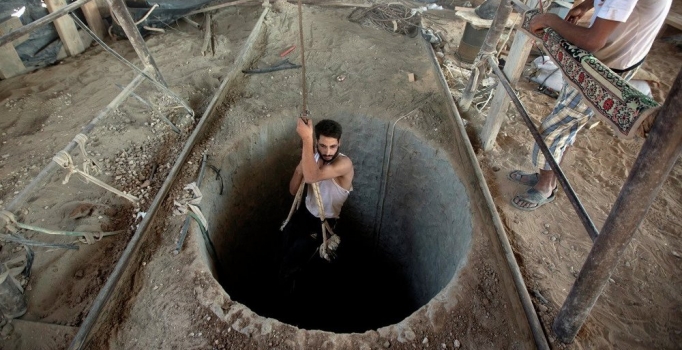 Gazze'de tünel çöktü: 21 Filistinli mahsur