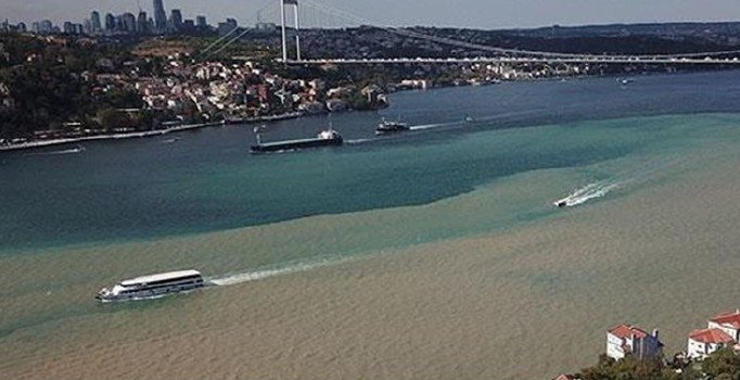 Boğaz'da korkutan çamur görüntüsü