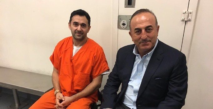 Çavuşoğlu, Washington'daki kavgada tutuklanan 2 Türk'ü ziyaret etti