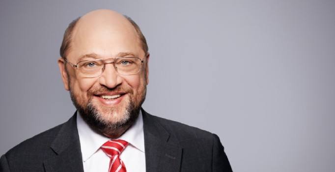 Martin Schulz oyunu kullandı