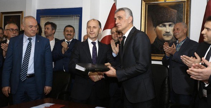 Trabzonspor'da yeni başkan Muharrem Usta dönemi resmen başladı