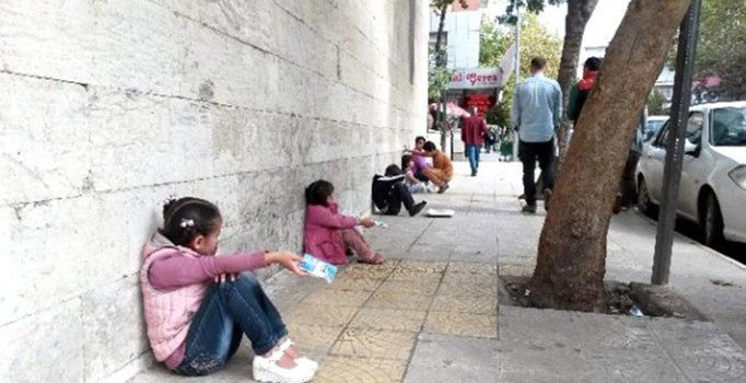 Suriyeli çocukları dilendiren çeteye operasyon: 22 tutuklama