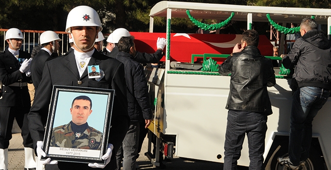 Mardin Nusaybin'de şehit olan polis memuru Mesut Demirkan için cenaze töreni düzenlendi