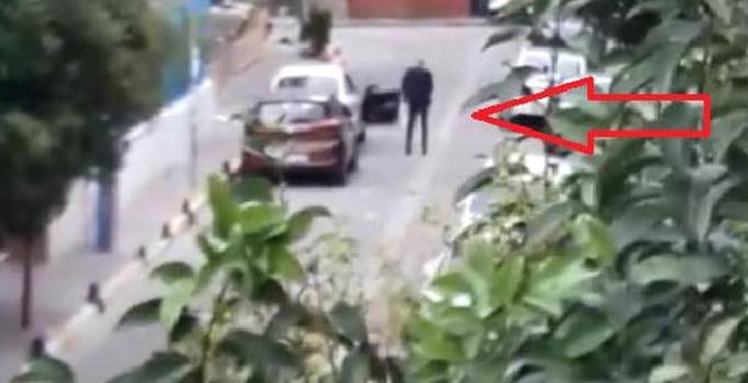 Tartıştığı genci otomobilin içinde vurdu