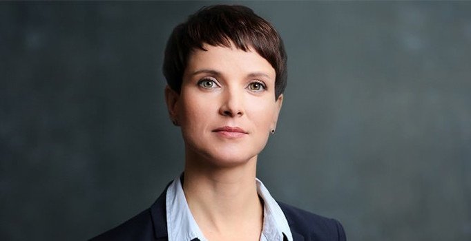 Almanya'da aşırı sağcı Alternatif partisinin lideri Frauke Petry istifa etti