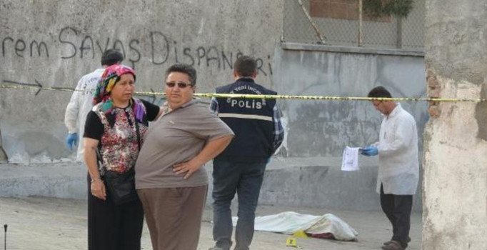 Okul yolunda anne ve kızına pompalı tüfekli saldırı