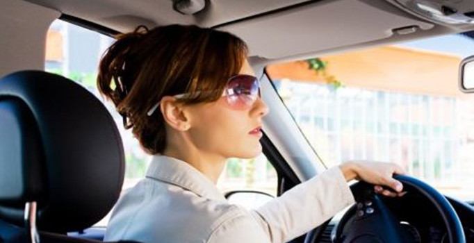 Suudi Arabistan'da kadınların otomobil kullanmasına izin çıktı