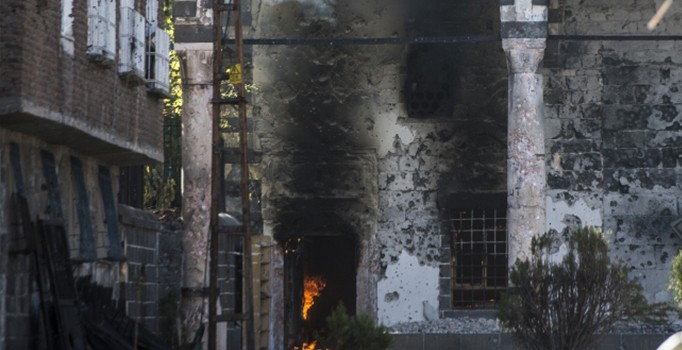 Diyarbakır Sur'da bomba uzmanı polis Haydar Çetin şehit oldu
