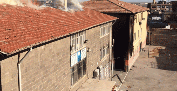 Diyarbakır'da PKK'lı teröristler yine okula saldırdı