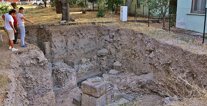 Antik kentte bin 200 yıllık ikinci kilise bulundu