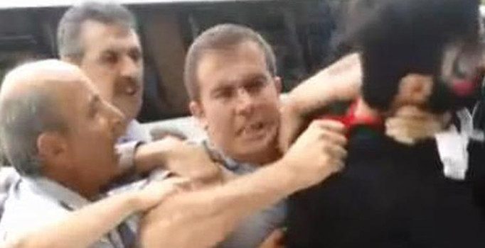 Üniversitelilere 'hoşgeldin' etkinliği yapan öğrencilere müdahale