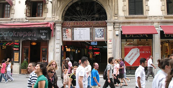 Beyoğlu sineması yenilenen haliyle tekrar açıldı