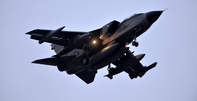 Alman keşif uçakları İncirlik Üssü'ne iniş yaptı