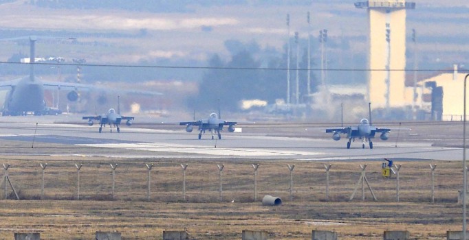 İncirlik Üssü'nde hareketlilik: Bomba yüklü uçaklar inip kalkıyor