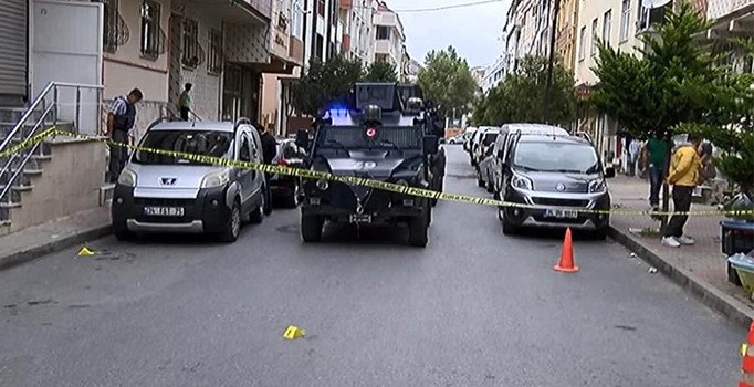 Sultangazi’de iki grup arasında silahlı kavga çıktı: 4 yaralı
