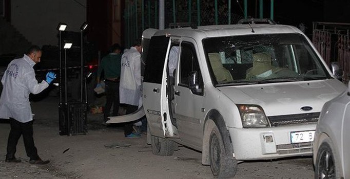 Son dakika! AK Parti İl Başkan Yardımcısının aracına bombalı saldırı