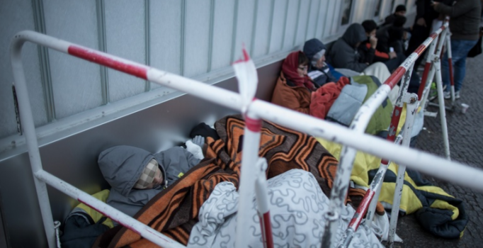 Almanya'ya sığınan mülteciler sokaklarda kalıyor