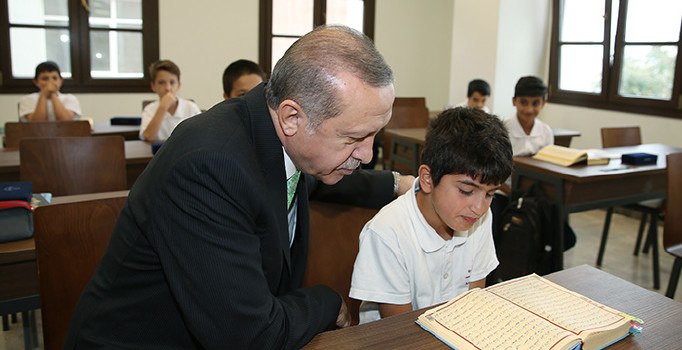 Cumhurbaşkanı Erdoğan: İHL'leri eleştirenlerin müfredattan bile haberi yok