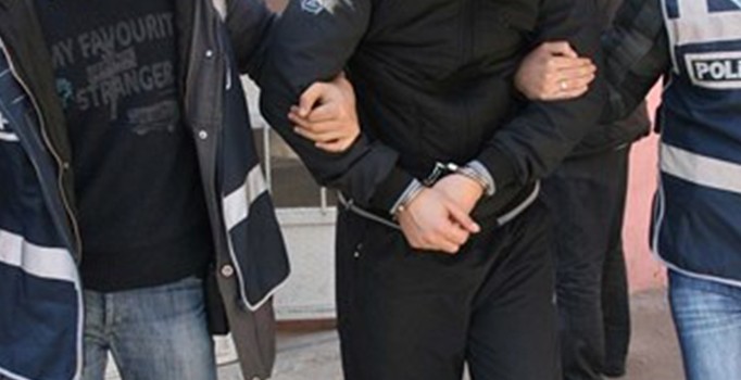 İzmir'deki FETÖ operasyonunda 10 kişi tutuklandı