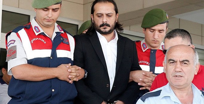 Emrah Serbes'in hava yastığındaki kanı inceleniyor