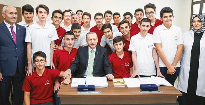 Cahil cühelanın arasından çıkıp buralara geldik