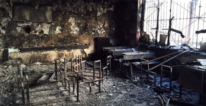 Diyarbakır Sur’da PKK'lılar 4 okulu yaktı