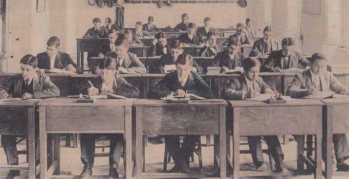 Seyhun Binzet kartpostallarıyla 100 yıllık Kadıköy