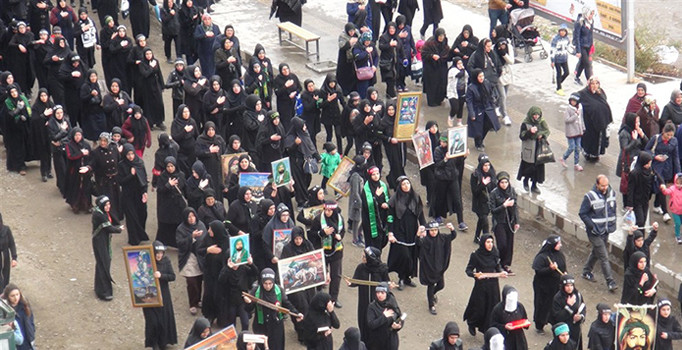 Kerbela şehitleri için binlerce kişi yürüdü