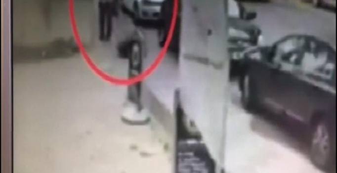 Ataşehir'de kadına yumruklu saldırı güvenlik kamerasında