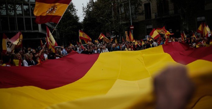 Katalonya'da yasa dışı bağımsızlık referandumu