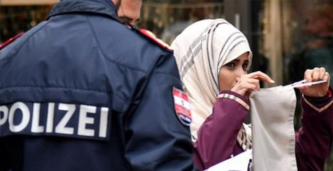 Avusturya’da skandal: Burka yasağı başladı
