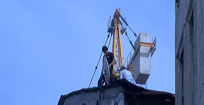 Beyoğlu’nda çatıdaki işçilerin ölümle dansı