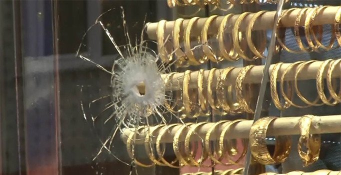 Kağıthane'de kuyumcuya silahlı soygun girişimi