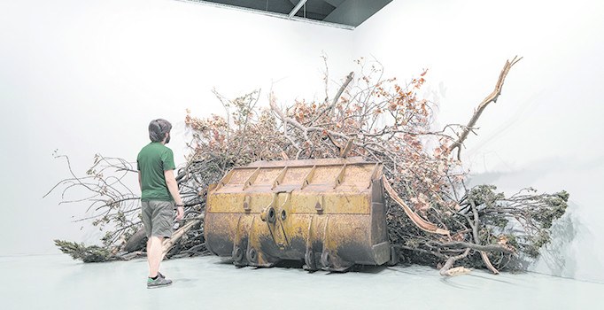 Buldozer kepçesinde mesaj var