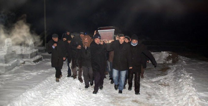 Van Erçiş'teki kazada ölenler eksi 22 derecede defnedildi